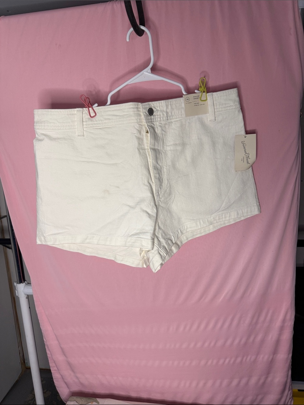 Universal Thread Women's Cream High-Rise Denim Shorts